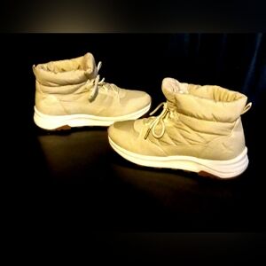 New Eddie Bauer beige ankle puffer snow boots 10M